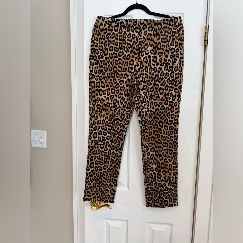 Chico's Black and Tan Leopard Print Pants SO Slimming Juliet Ankle Size 1R or 8